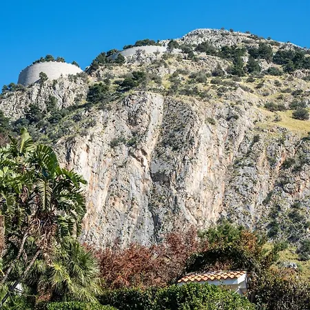 Bouganville Bed & Breakfast 3*